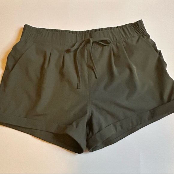 Zyia Summer Shorts - Picture 2 of 4